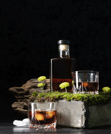 elegant-vegan-alcohol-arrangement
